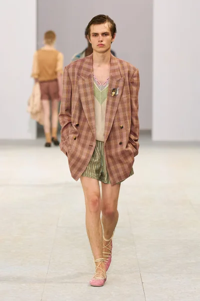 Look 15
